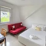 شقة Bookly With 2 1 Bathroom 1 Kitchen And Living Lorentzweiler