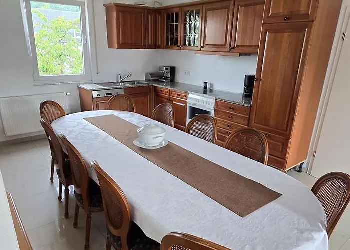 Bookly With 2 1 Bathroom 1 Kitchen And Living アパート