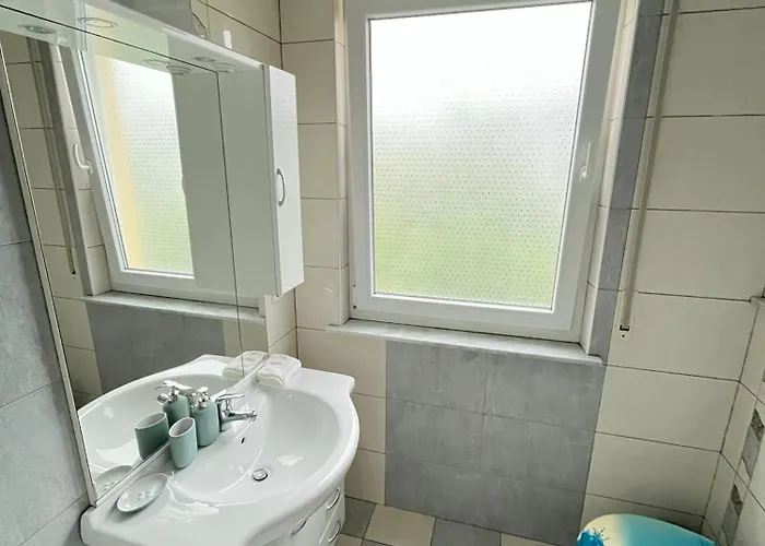 Bookly With 2 1 Bathroom 1 Kitchen And Living アパート