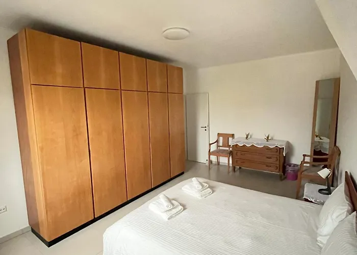 Bookly With 2 1 Bathroom 1 Kitchen And Living *